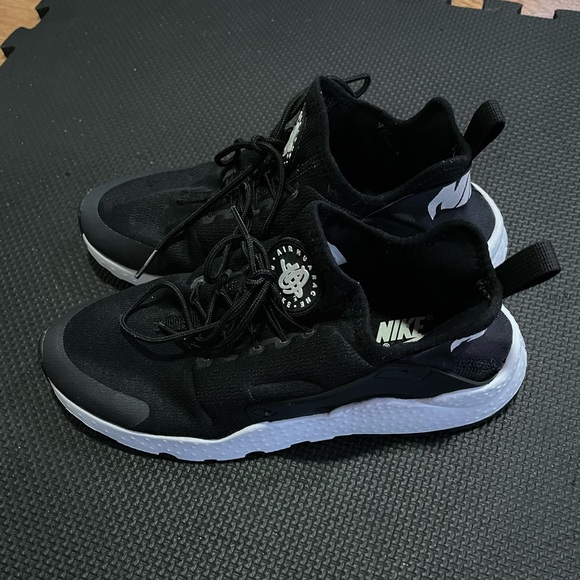 Nike shoes - Picture 1 of 4